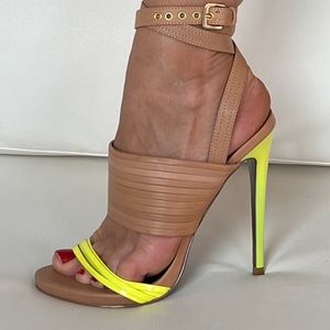 DMSX Donald J Pliner higher heel sandals. Size 7. Brand new.